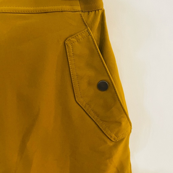Athleta | Vienna Cargo Skort in Brass Yellow Gold Size 0 - Picture 3 of 6